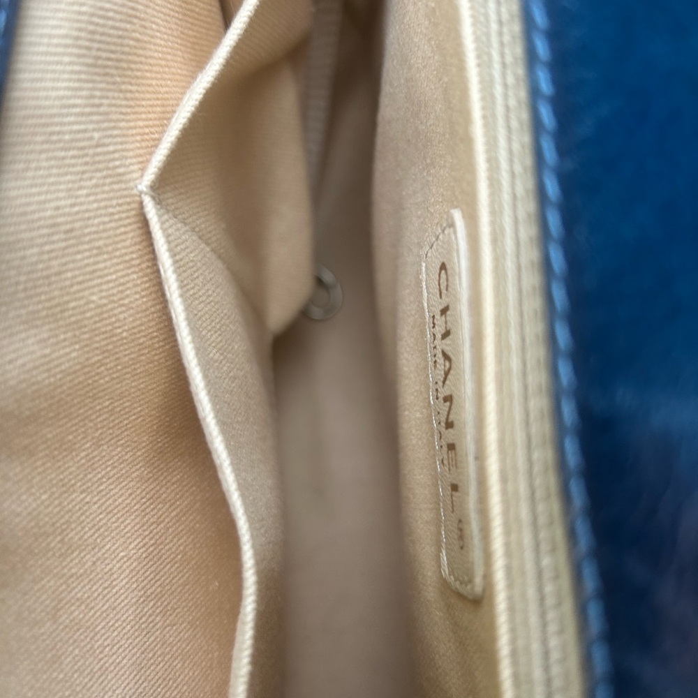 Chanel Jumbo Boy Bag - Picture 11 of 14